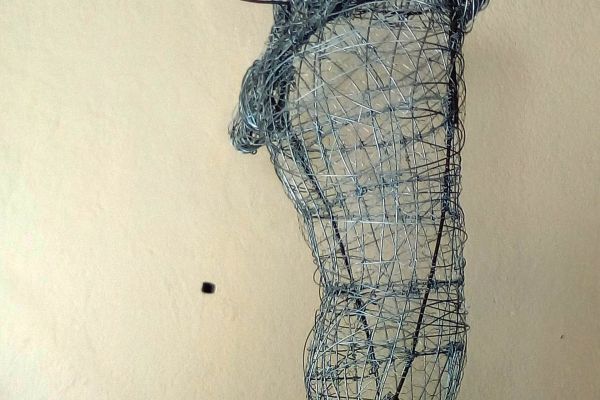golfer wire sculpture