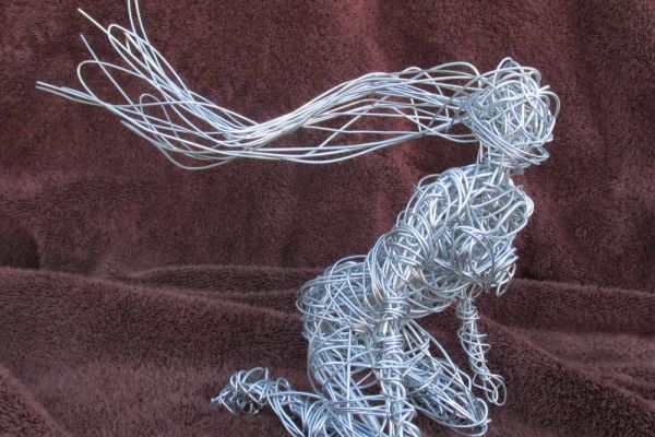 wire sculpture of woman